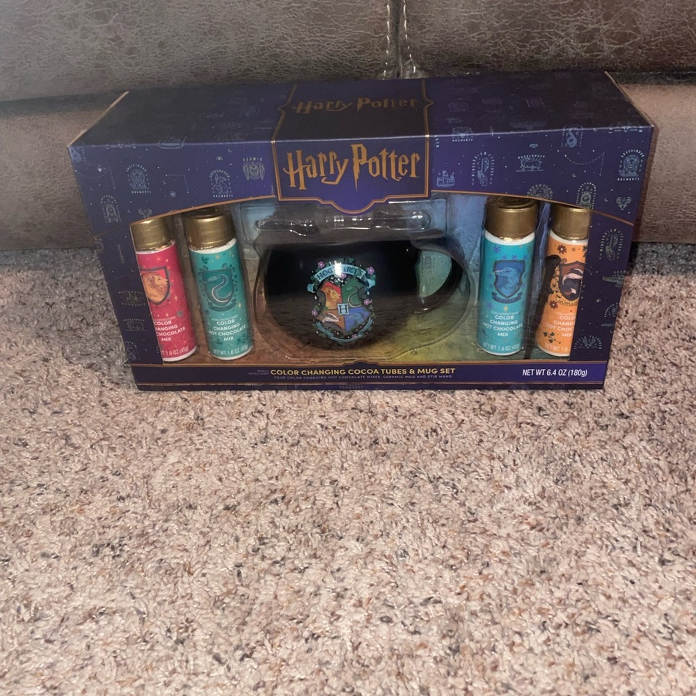 HARRY POTTER, Color Changing Hot Chocolate Gift Set, Includes 4 Bottles Cocoa